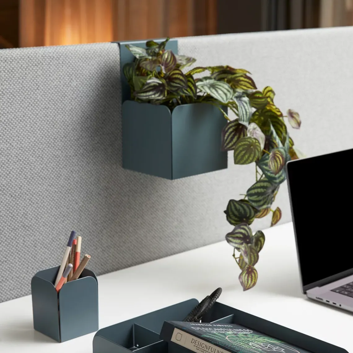 DPJ Workspace Blumentopf + für Trennwand ScreenIT A30