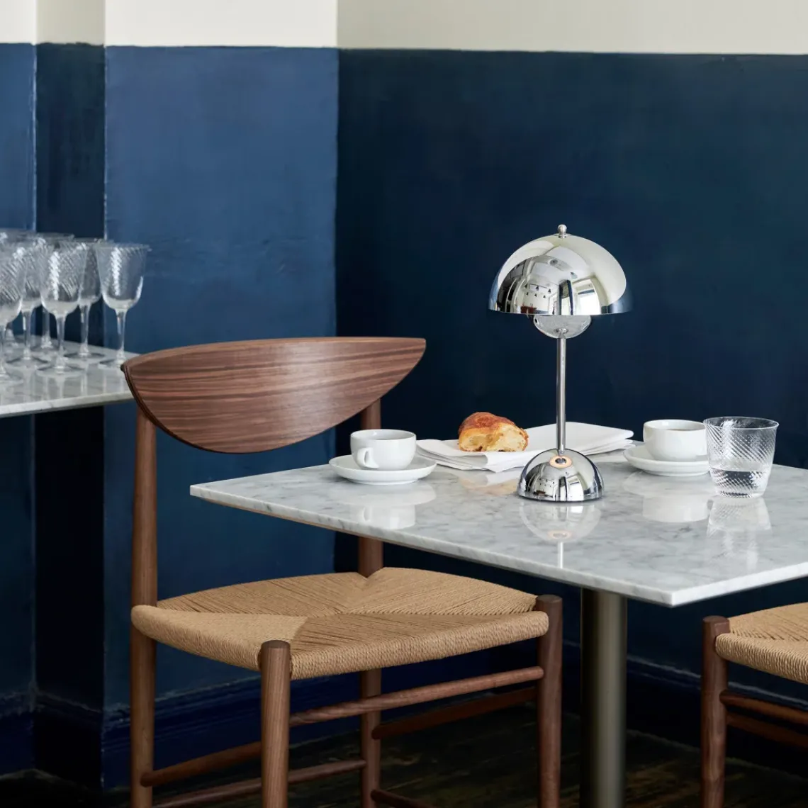 DPJ Workspace Cafétisch In Between SK16