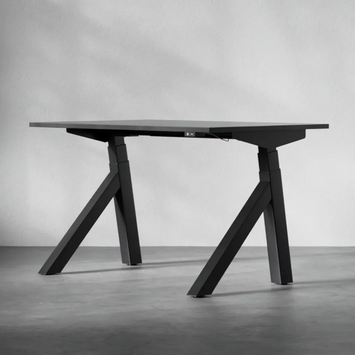 DPJ Workspace Höhenverstellbarer Schreibtisch Brizley AdjusTable Design
