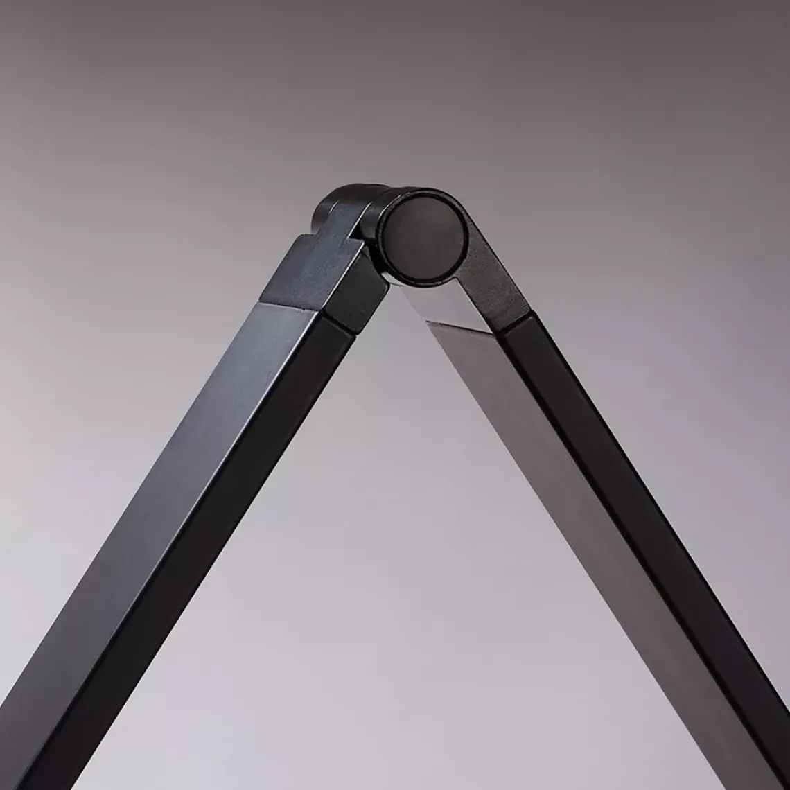 DPJ Workspace Schreibtischlampe Lamp 01