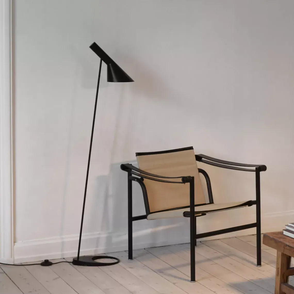 DPJ Workspace Stehleuchte AJ
