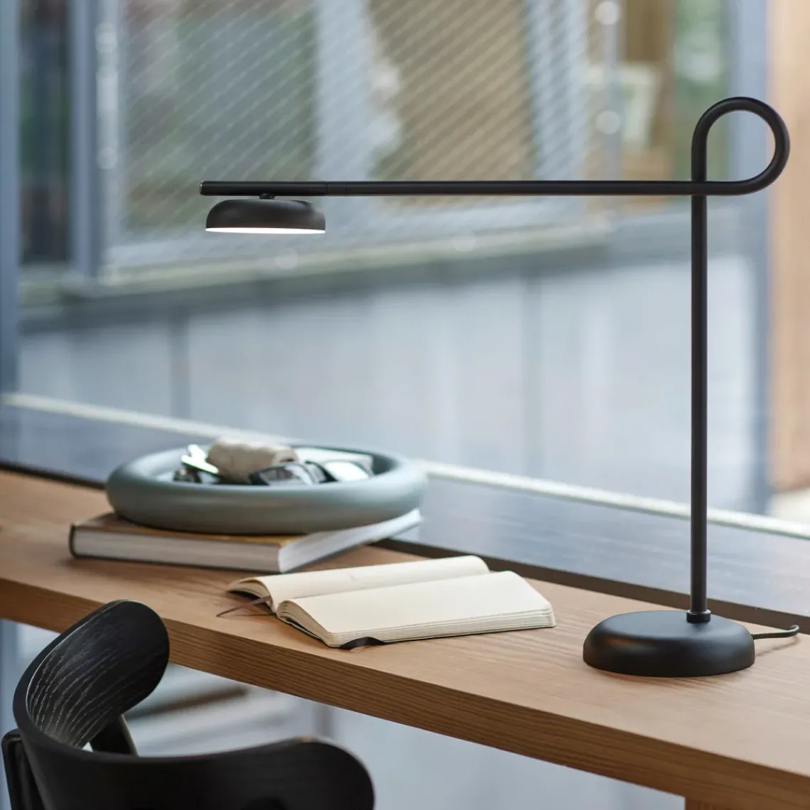 DPJ Workspace Tischleuchte Salto